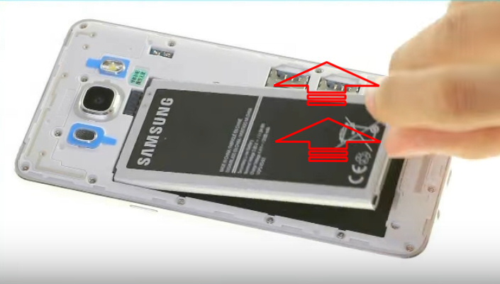 Enlever la batterie du Galaxy J5 2016